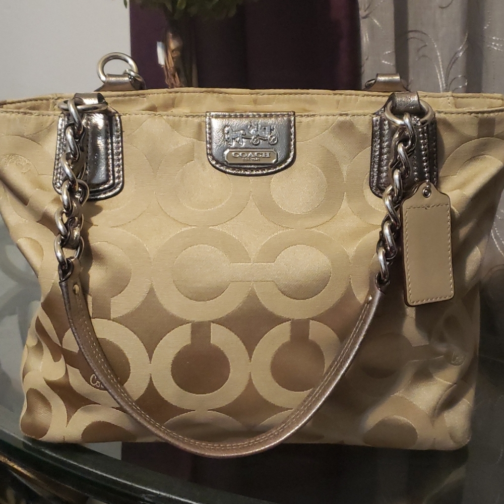 💕 Coach gold jacquard satchel med bag 💕